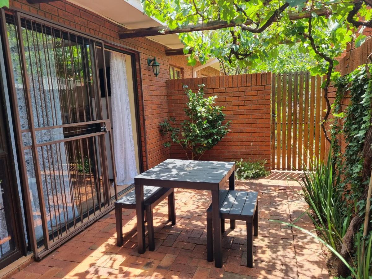 Camelia Guest House Bloemfontein Exterior foto